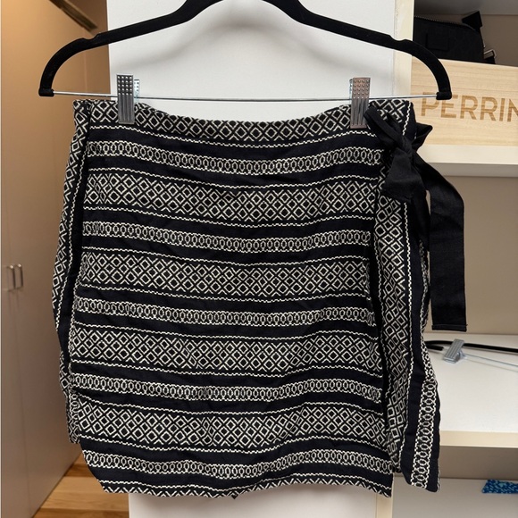 Chic Black and White Patterned Skirt - Picture 1 of 1